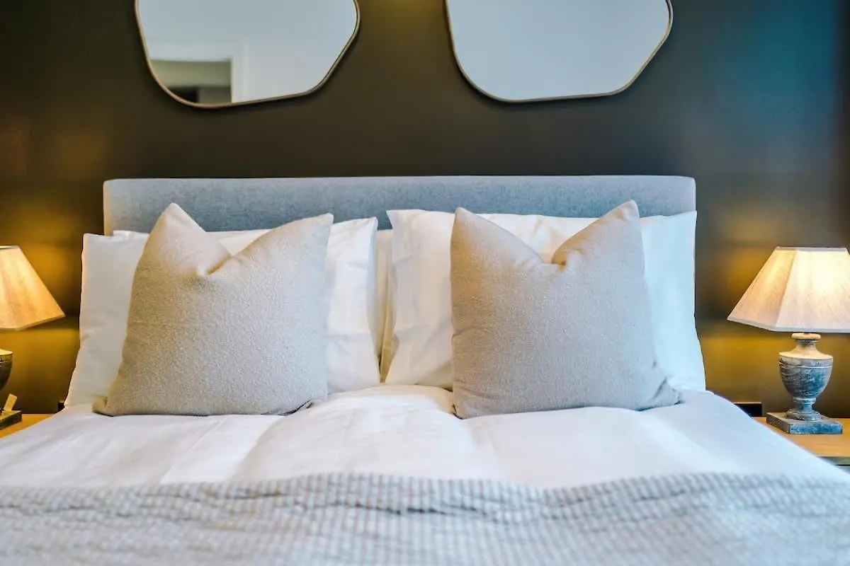 Leeds City Centre - Luxury 2 Bed - Free Parking 0*, Leeds (West Yorkshire) Velká Británie